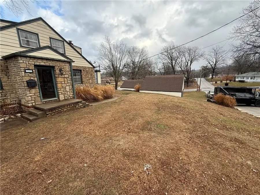 11524 Hackett Street, Sugar Creek, MO 64054 - #3