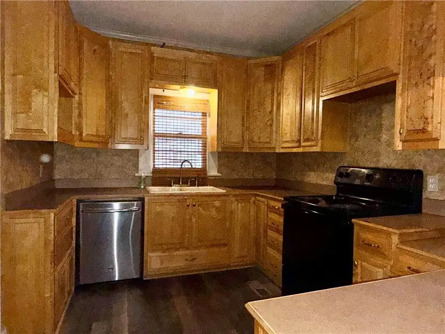 3108 Crawford Avenue, Parsons, KS 67357 - #3