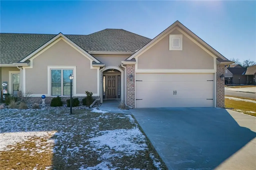 4905 Stonebridge Drive W, Saint Joseph, MO 64505 - #1