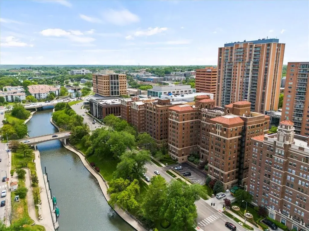 121 W 48th Street #1504, Kansas City, MO 64112 - #1