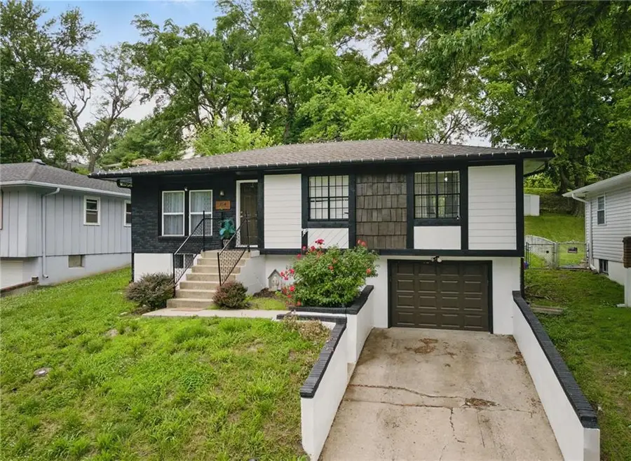 314 N Forest Avenue, Sugar Creek, MO 64054 - #2