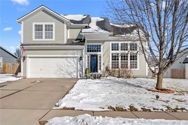 1230 Starbrooke Drive, Louisburg, KS 66053