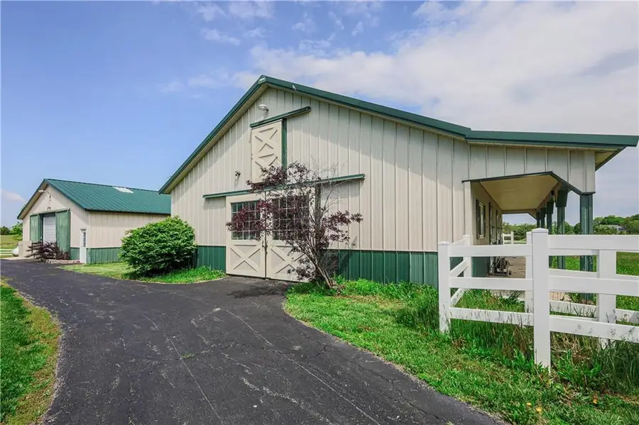 26528 S Metcalf Road, Louisburg, KS 66053 - Image #3