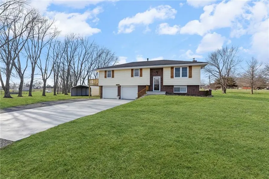 19723 Tonganoxie Drive, Tonganoxie, KS 66086 - #2