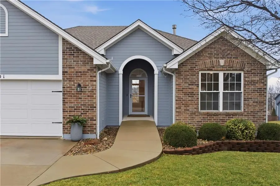 11001 N Laurel Avenue, Kansas City, MO 64157 - #3