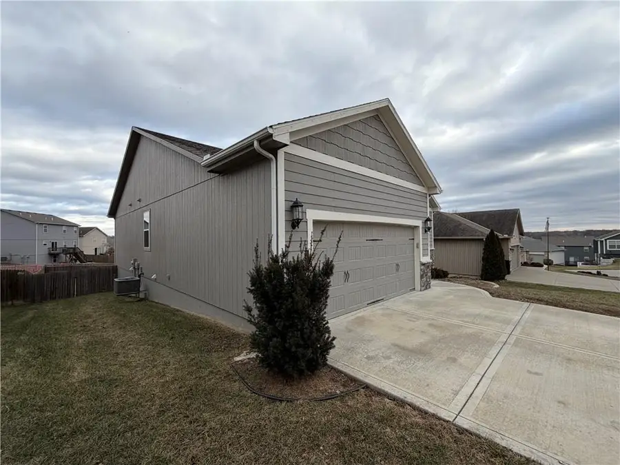 2321 S Heartland Court, Independence, MO 64057 - Image #2