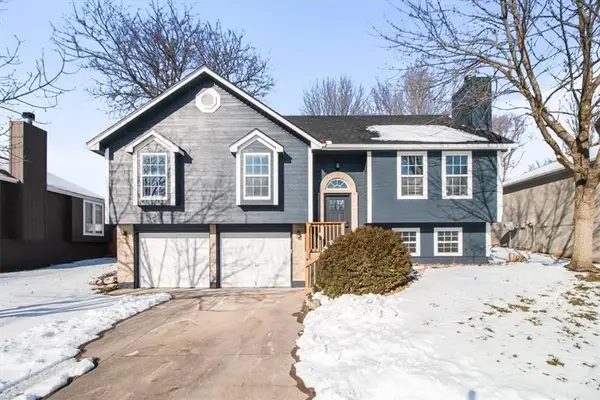 209 NE Chateau Drive, Blue Springs, MO 64014