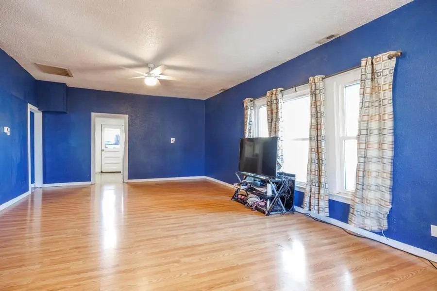 224 S Lowman Street, Fort Scott, KS 66701 - #3