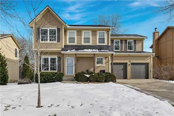 15459 S Sturgeon Drive, Olathe, KS 66062