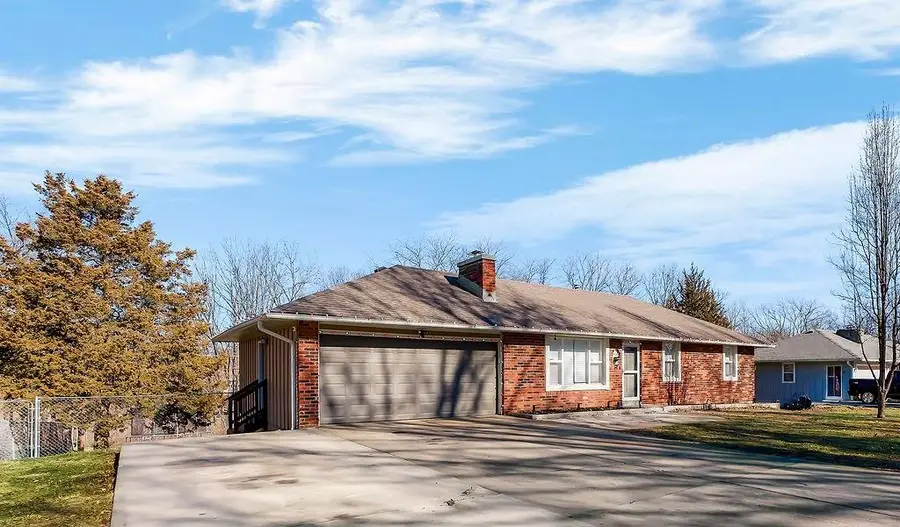 9950 Sloan Avenue, Kansas City, KS 66109 - #2