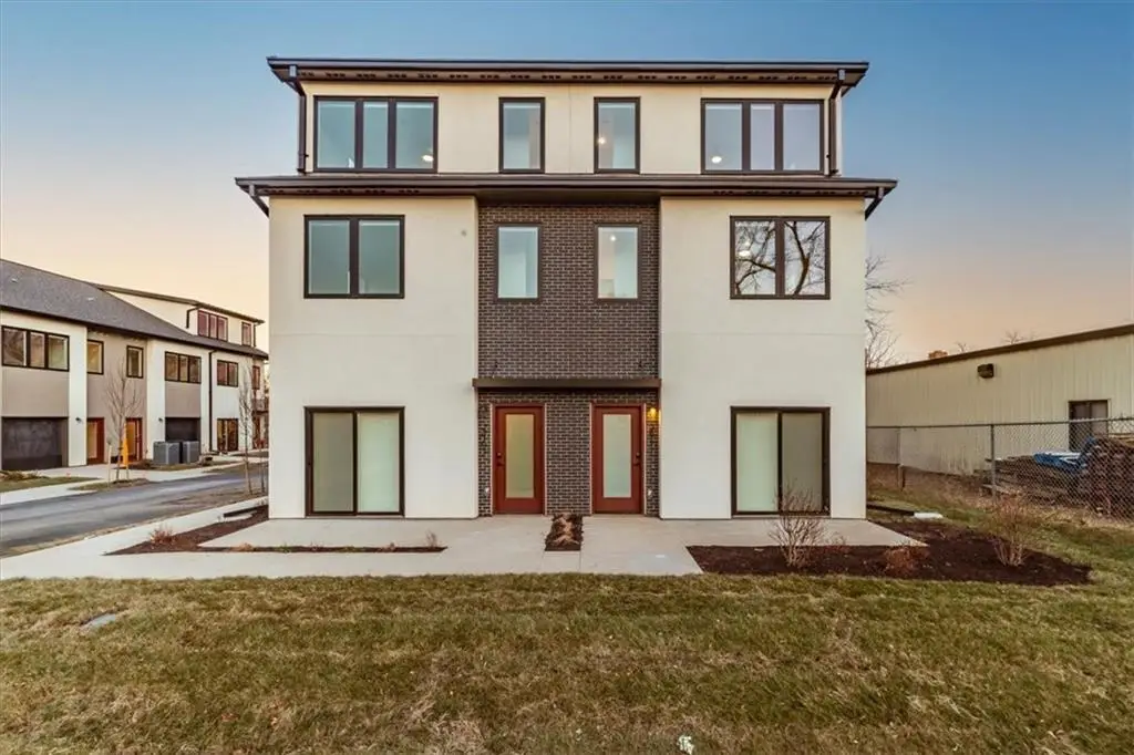 2907-2911 Forest Avenue, Kansas City, MO 64109 - #1