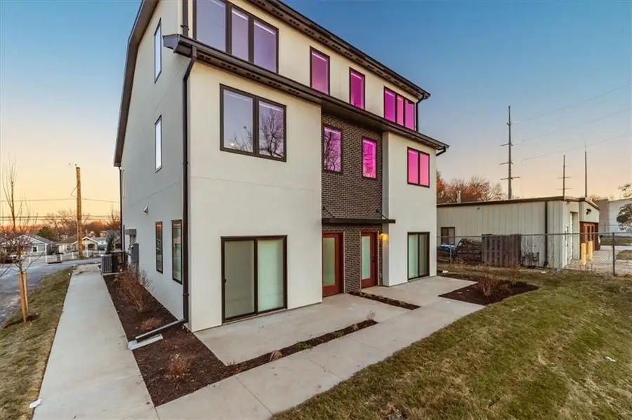 2907-2911 Forest Avenue, Kansas City, MO 64109 - #2