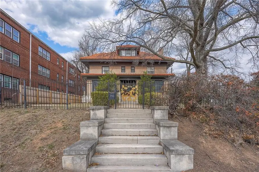 710 E Armour Boulevard, Kansas City, MO 64109 - #3