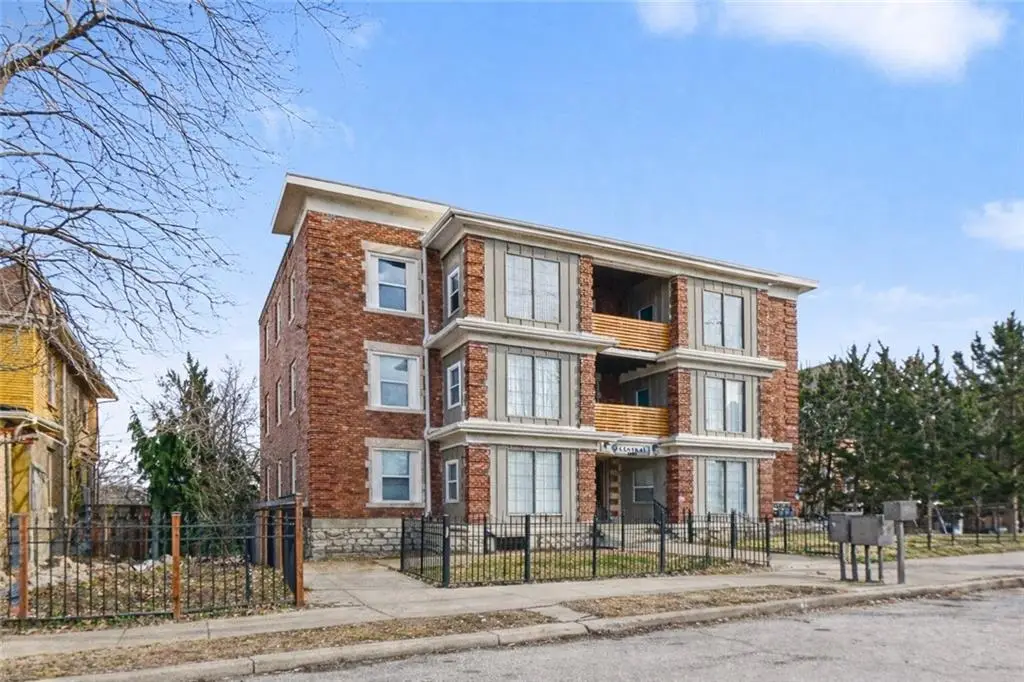 3227 Central Street, Kansas City, MO 64111 - #1