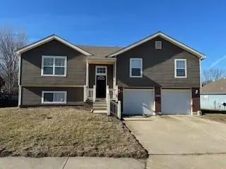 1204 SW Cross Creek Drive, Grain Valley, MO 64029