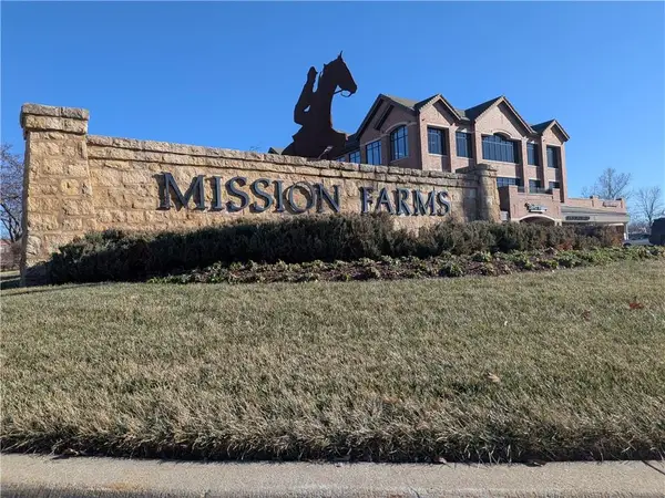 10531 Mission Road #204B, Leawood, KS 66206