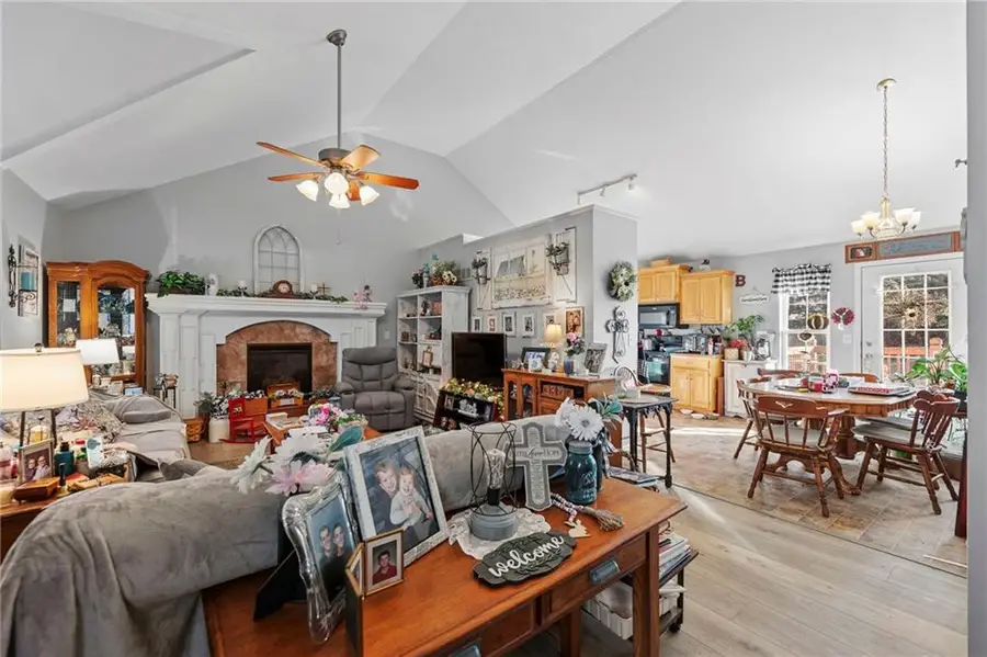 521 E 2nd Street, Dearborn, MO 64439 - #3