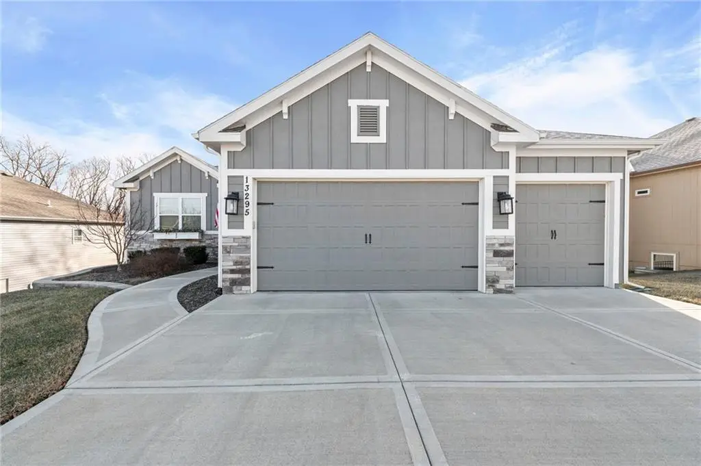 13295 N Silver Ridge Drive, Platte City, MO 64079 - Image #1