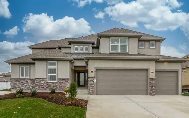 18501 Pawnee Lane, Overland Park, KS 66085 - Image #1