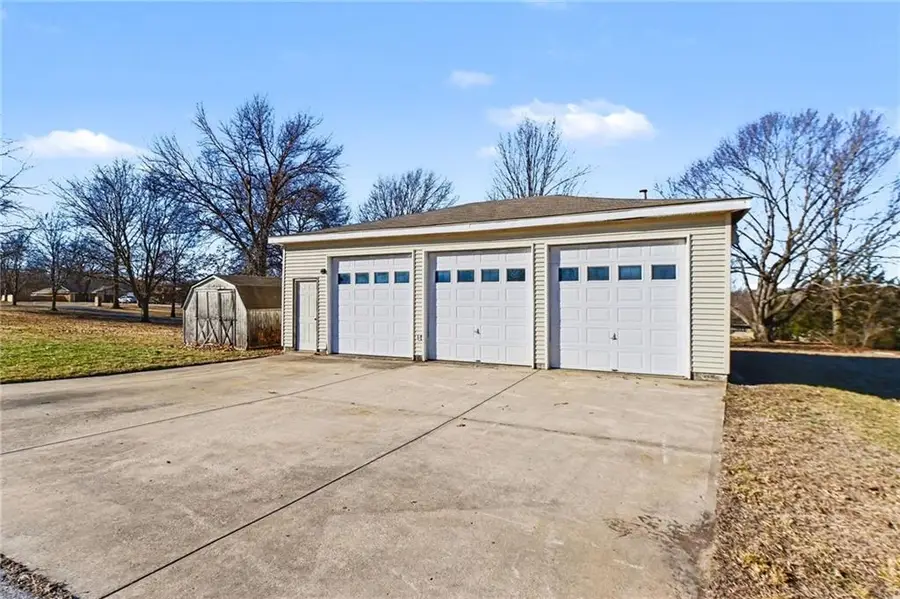 6640 Pflumm Road, Shawnee, KS 66216 - Image #3
