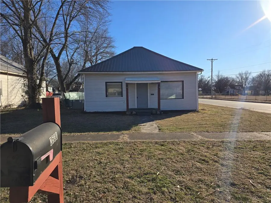 2530 Dirr Avenue, Parsons, KS 67357 - #2