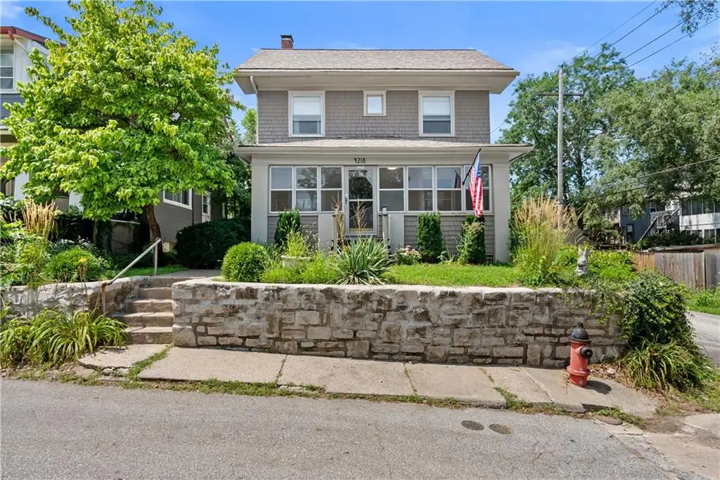 4218 Greenwood Place, Kansas City, MO 64111 - #1