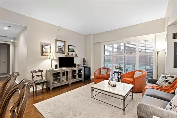 4950 Central Street #306, Kansas City, MO 64112