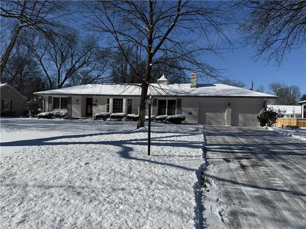 9000 Cherokee Lane, Leawood, KS 66206