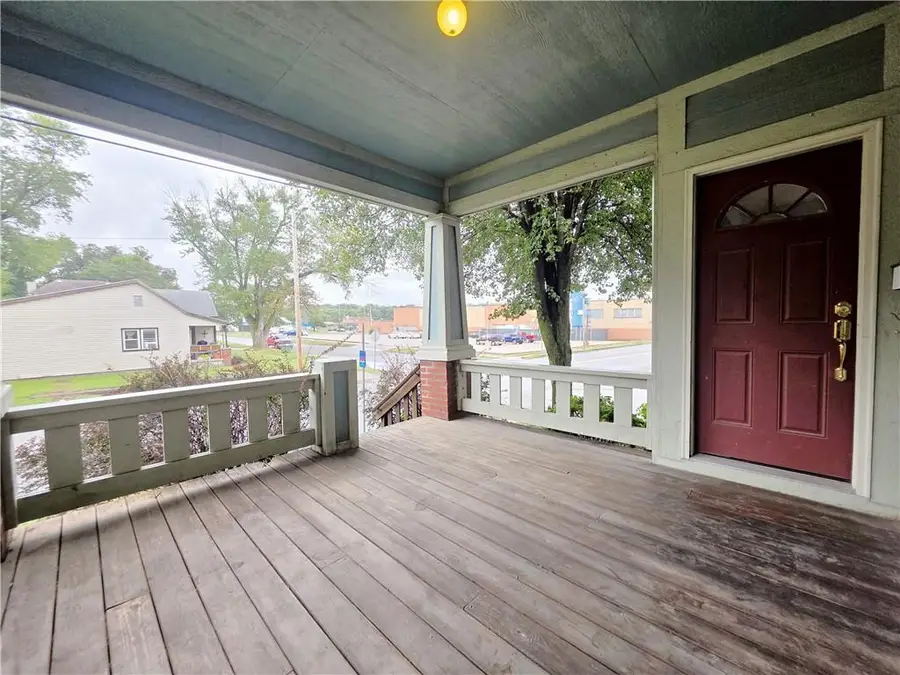 422 S 22nd Street, Saint Joseph, MO 64501 - #3