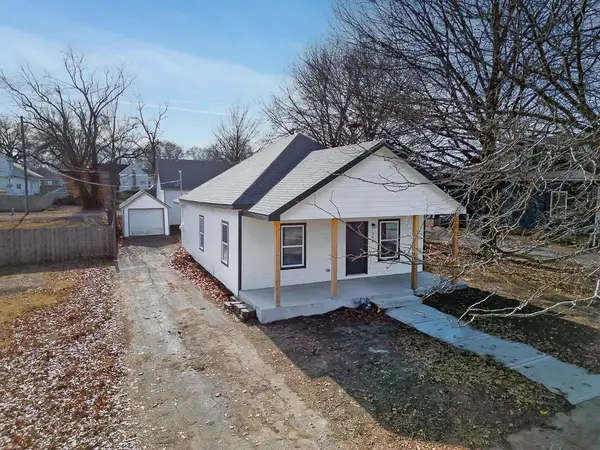 308 E 2nd Street, Tonganoxie, KS 66086