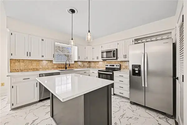 2805 Castle Drive, Independence, MO 64057