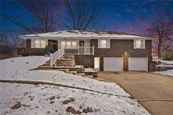 7807 NW Schott Drive, Kansas City, MO 64152