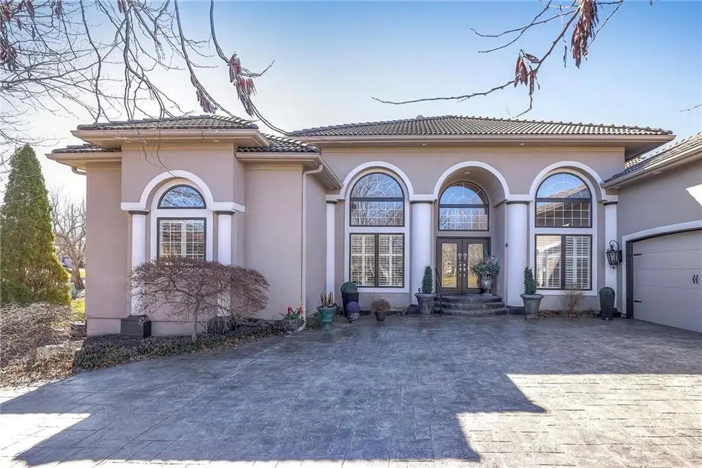 9002 Pine Street, Lenexa, KS 66220 - #1