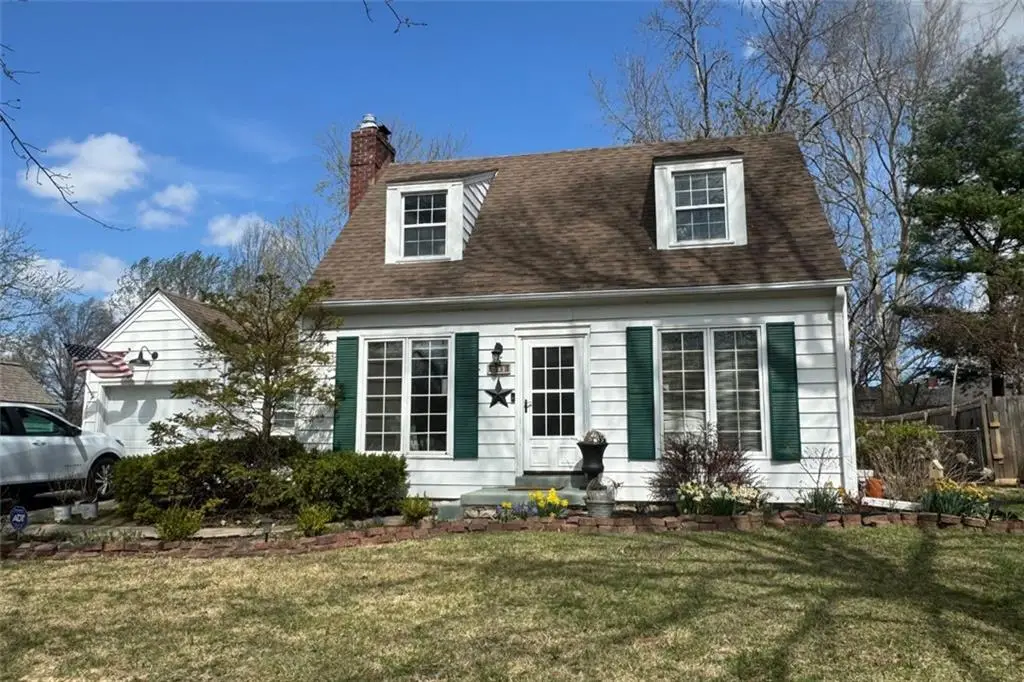 410 NE Poplar Drive, Oakwood Park, MO 64118 - Image #1