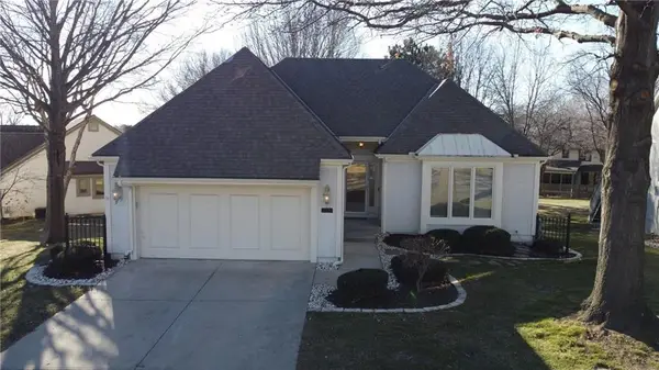 7955 W 118th Place, Overland Park, KS 66210