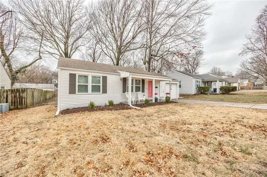 8418 Summit Street, Kansas City, MO 64114 - #2