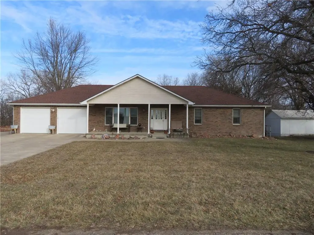 302 W Cynthia Street, McLouth, KS 66054 - #1