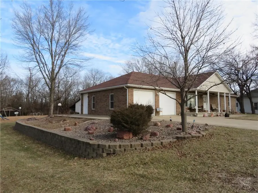 302 W Cynthia Street, McLouth, KS 66054 - #3