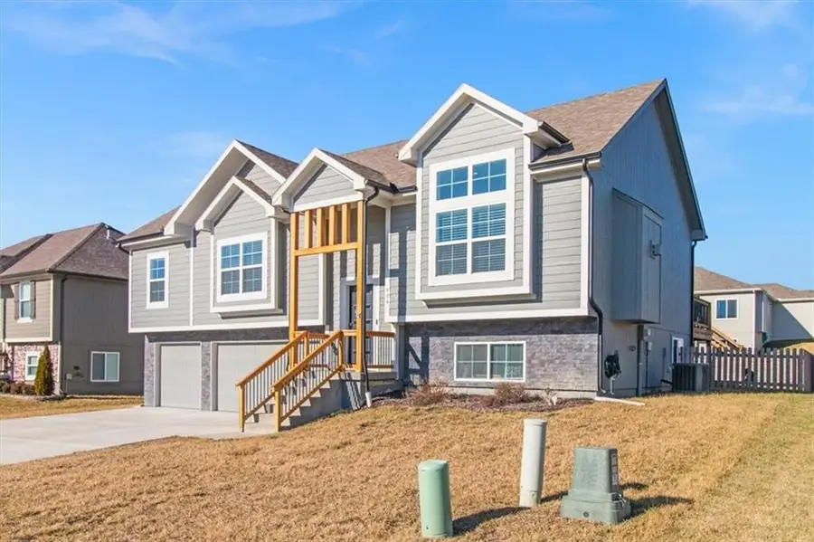 904 NW Lindenwood Drive, Grain Valley, MO 64029 - #2