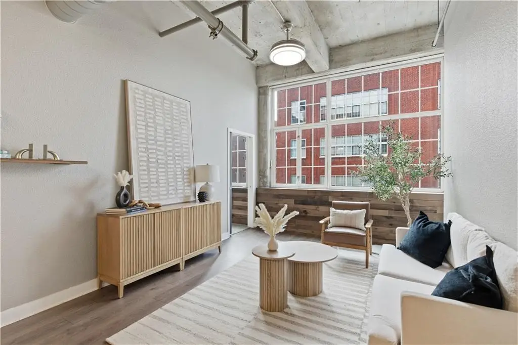 321 W 7th Street #402, Kansas City, MO 64105 - #1