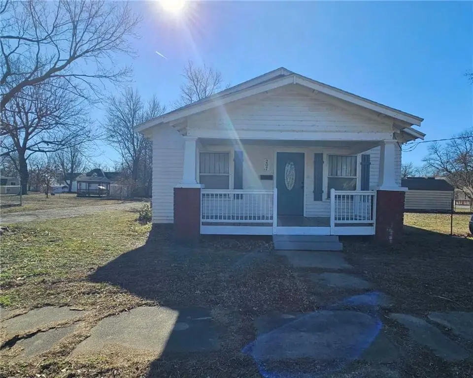 207 E Antelope Street, Girard, KS 66743 - #1