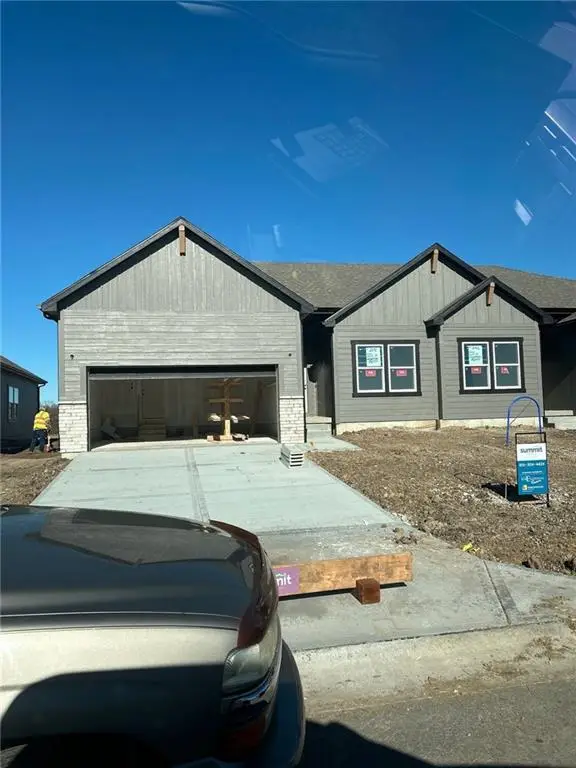 1222 SE Windbreak Drive, Lee's Summit, MO 64081