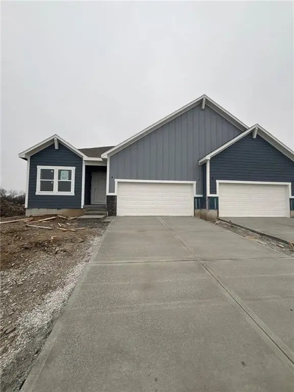 1204 SE Windbreak Drive, Lee's Summit, MO 64081