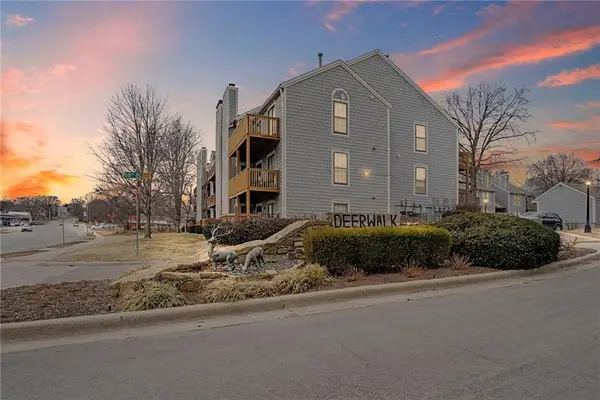 12027 W 58th Place #B, Shawnee, KS 66216