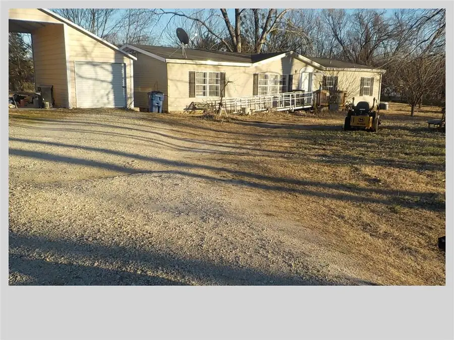 1001 N Buckeye Street, Coffeyville, KS 67337 - #3