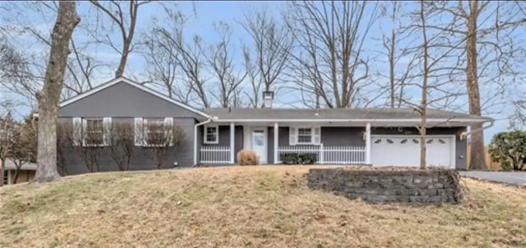 217 NW 43rd Street, Kansas City, MO 64116 - Image #1