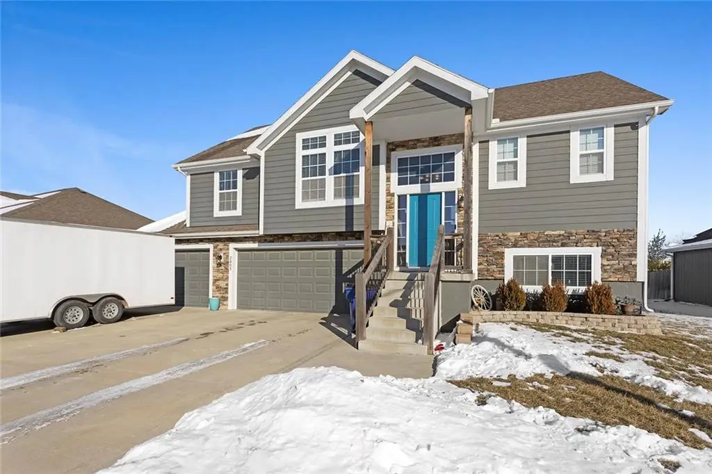 2805 Cedar Place, Tonganoxie, KS 66086 - Image #1