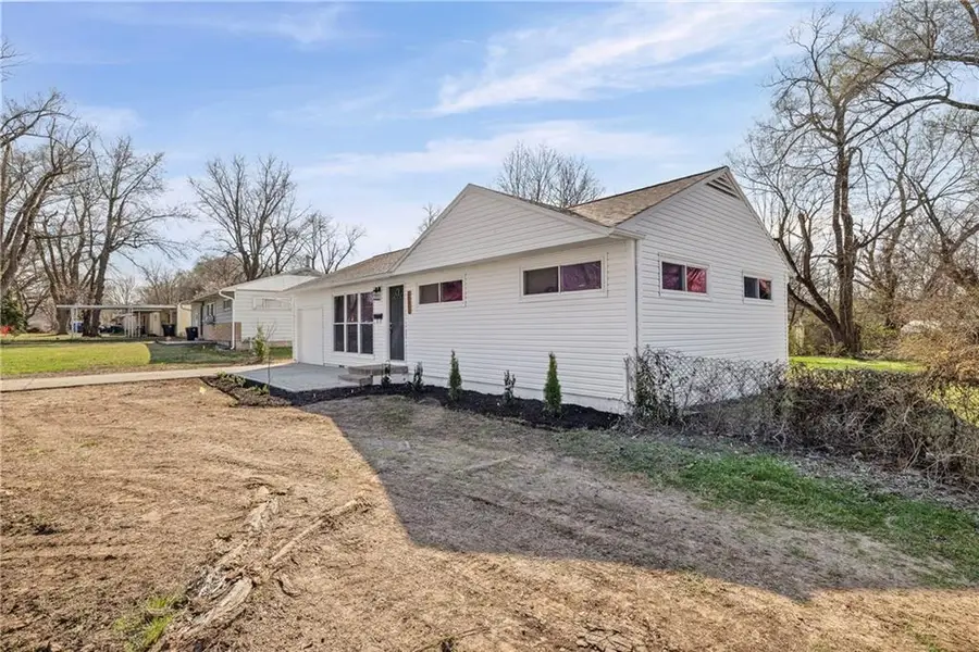 10712 Blue Ridge Boulevard, Kansas City, MO 64134 - #2