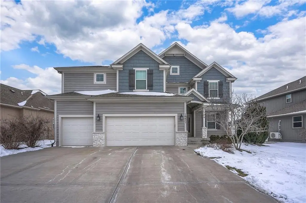 16471 S Parkwood Street, Olathe, KS 66062 - Image #1