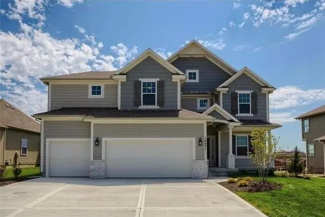 16471 S Parkwood Street, Olathe, KS 66062 - Image #2